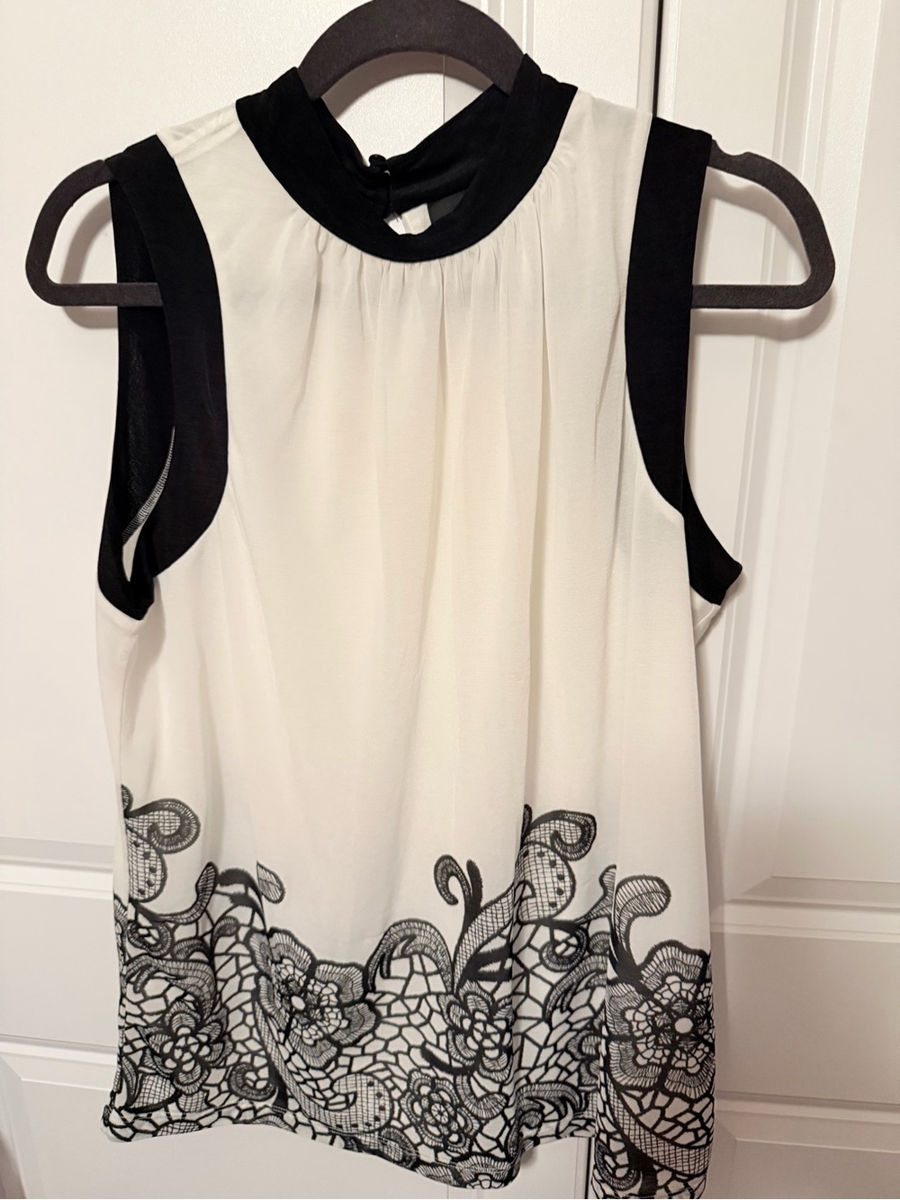 Worthington Black & White Sleeveless Mock Neck Lace-Hem Camisole